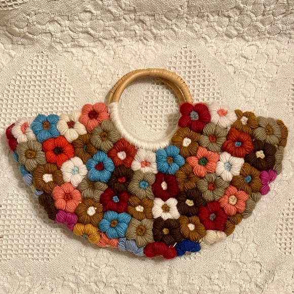 J.P. & MATTIE Multi Color Crotchet / Yarn Flower Purse New - Picture 5 of 13